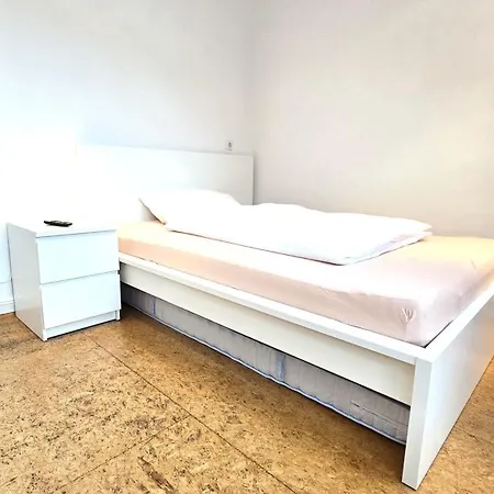 Grosszuegige Altbauwohnung Mitten In Der * ميشيده