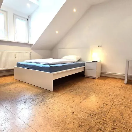 Grosszuegige Altbauwohnung Mitten In Der