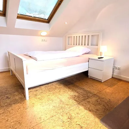 شقة Grosszuegige Altbauwohnung Mitten In Der *