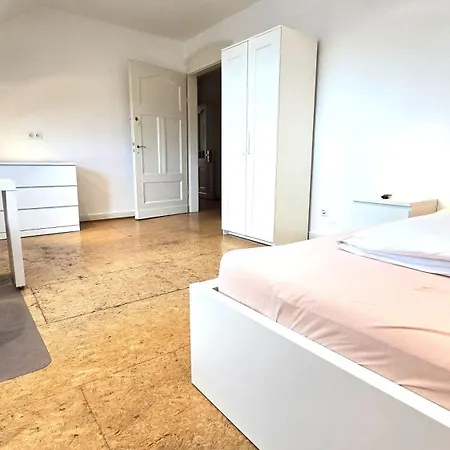 Grosszuegige Altbauwohnung Mitten In Der