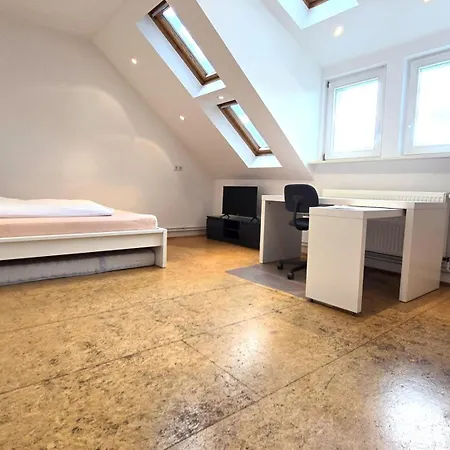 Grosszuegige Altbauwohnung Mitten In Der شقة ميشيده