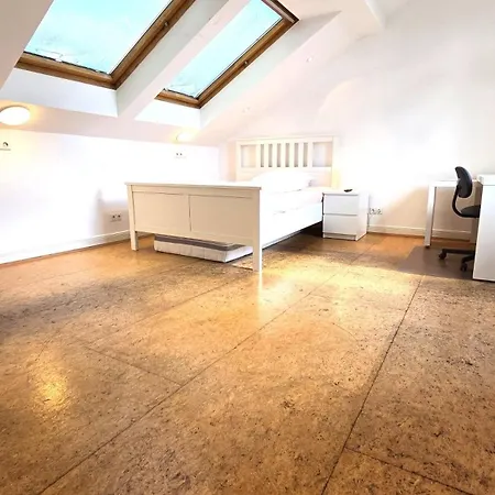 Grosszuegige Altbauwohnung Mitten In Der *