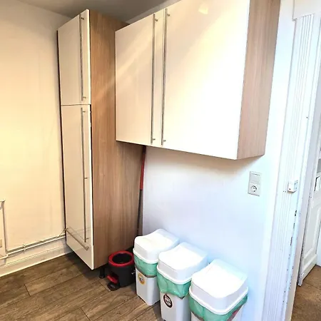 Grosszuegige Altbauwohnung Mitten In Der Apartment *