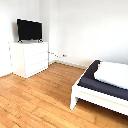 Grosszuegige Altbauwohnung Mitten In Der شقة ميشيده