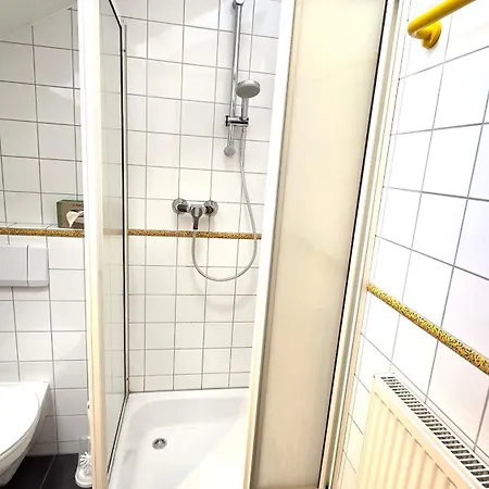 Grosszuegige Altbauwohnung Mitten In Der شقة