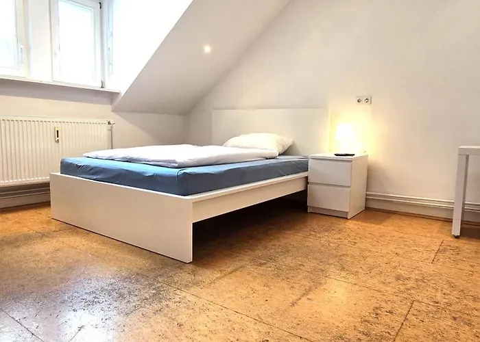 Grosszuegige Altbauwohnung Mitten In Der