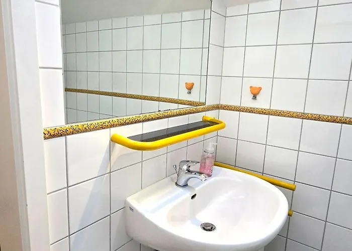 Grosszuegige Altbauwohnung Mitten In Der *