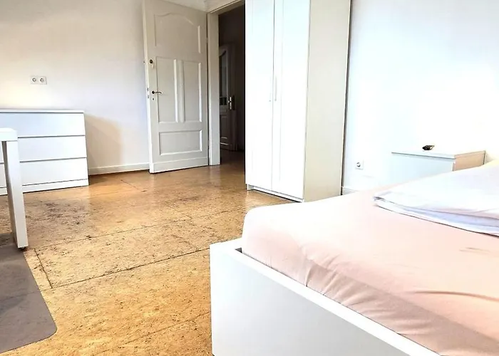 Grosszuegige Altbauwohnung Mitten In Der