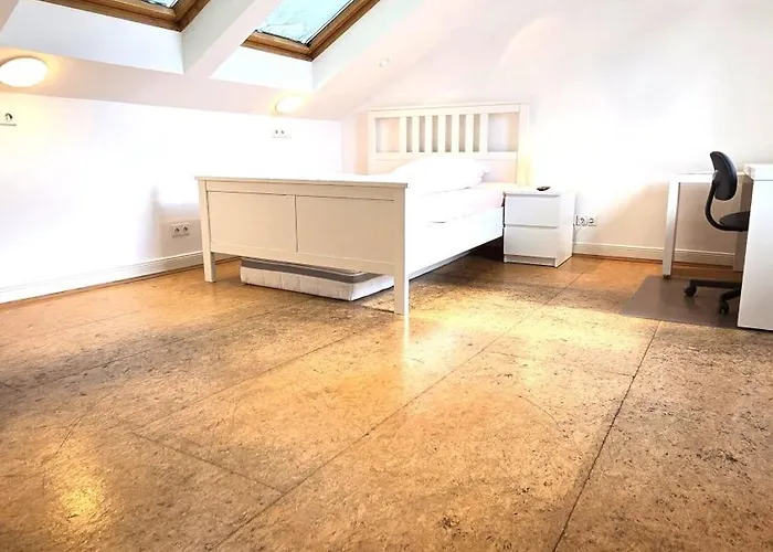 Grosszuegige Altbauwohnung Mitten In Der *